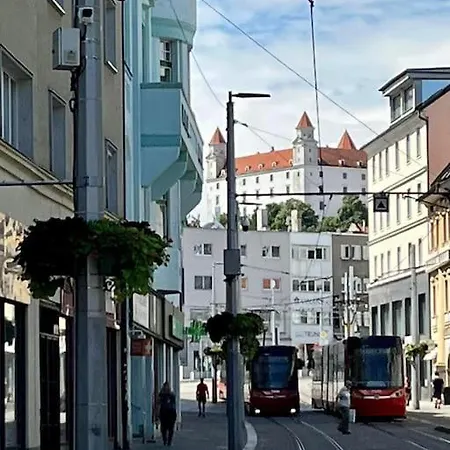 1st Plaza Апартаменты Братислава