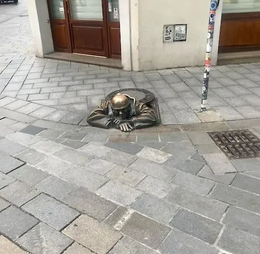 1st Plaza Apartamento *