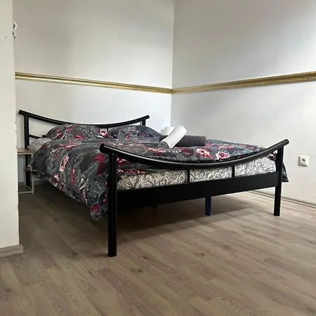 1st Plaza Apartament *